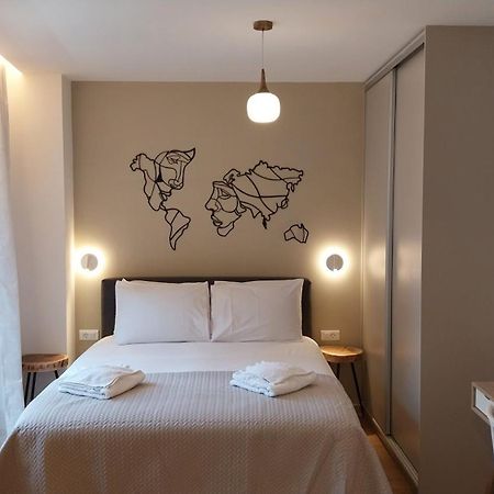 Uni Island - City Heart Suites Heraklion  Exterior photo