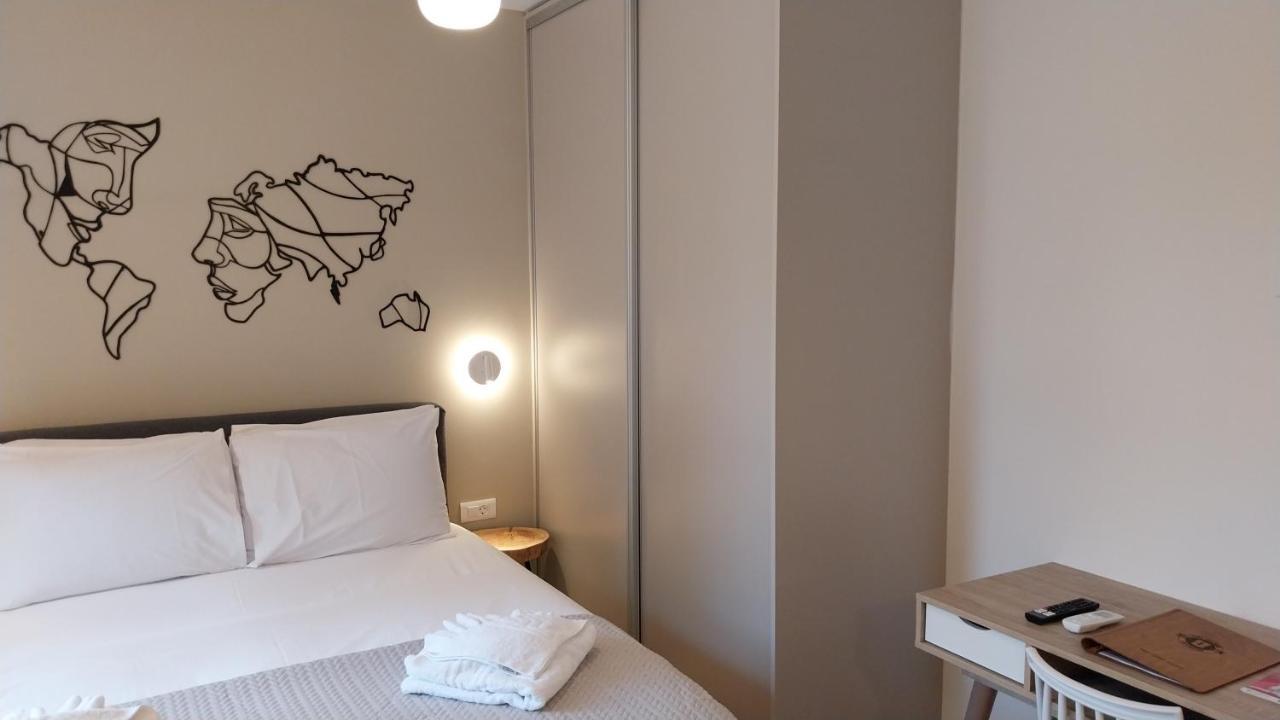 Uni Island - City Heart Suites Heraklion  Exterior photo