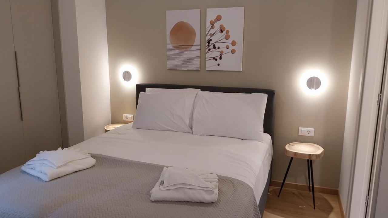 Uni Island - City Heart Suites Heraklion  Exterior photo